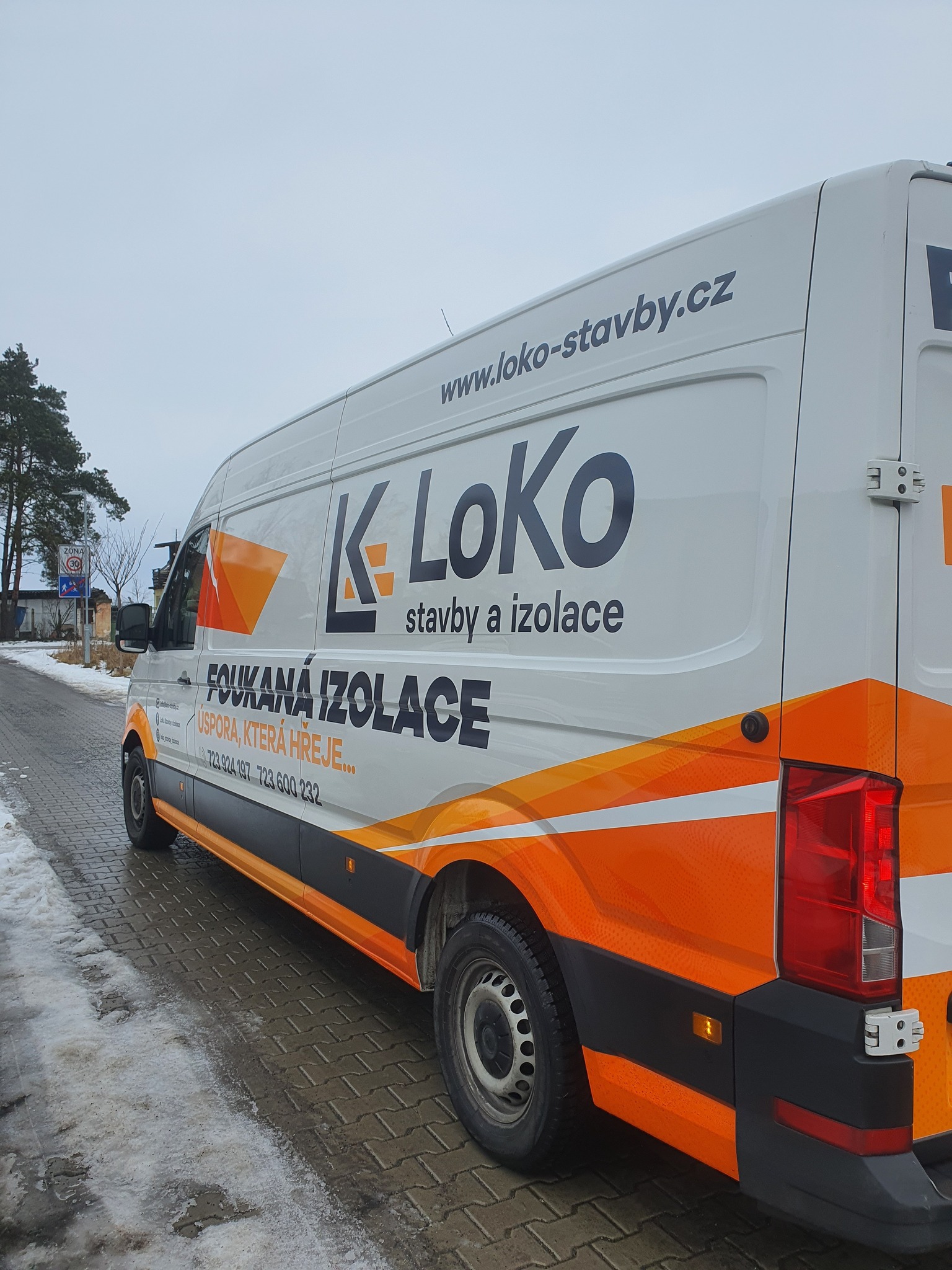 Firemní vůz LoKo stavby a izolace